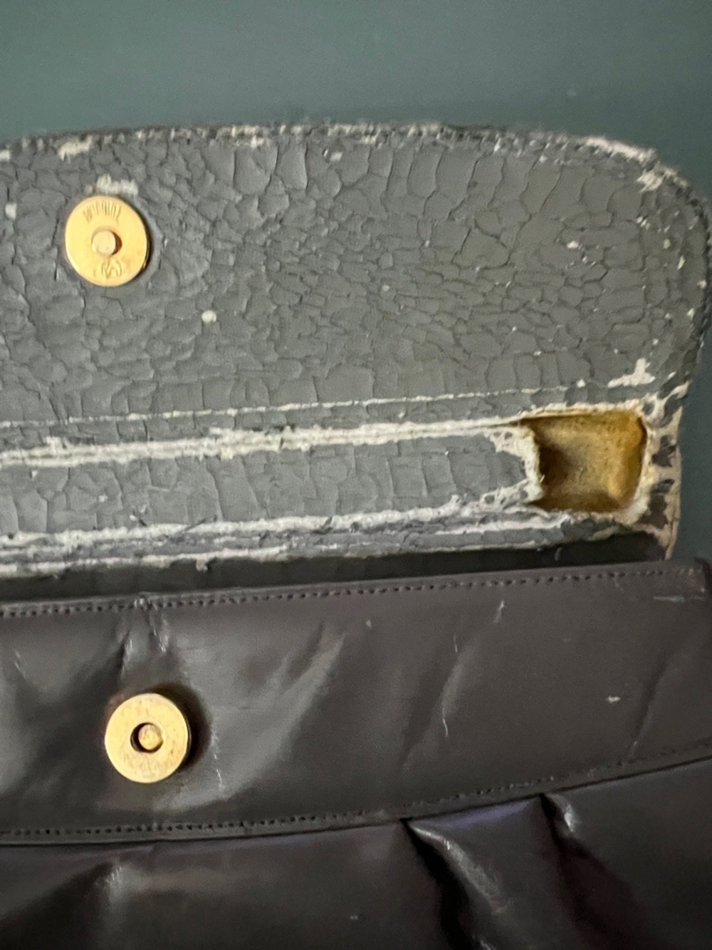 Givenchy grey Leather Fold-Over Clutch with Gold Logo - Picture 5 of 5
